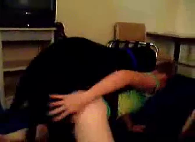 Video :Hot chick got fucked in doggystyle position by dog xxx