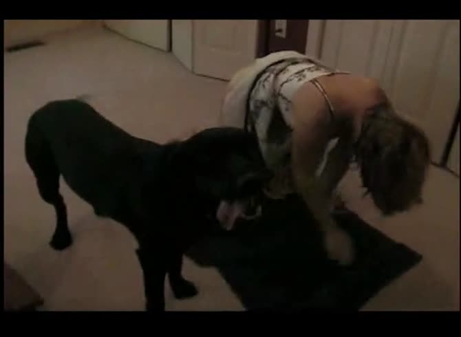 Video :Hot MILF got banged by her black dog in pet porn