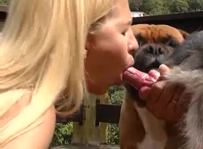 Video: Outdoor dog sex in the park with blonde slut