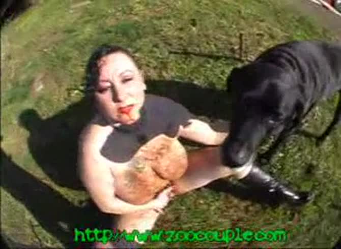 Video :Curvy slut getting fucked in a muddy field by dog xxx