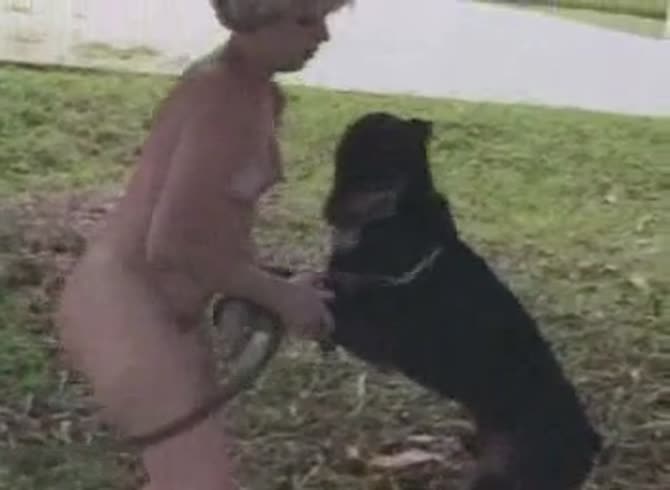Video :Animal porno of black dog banging a beastie gal