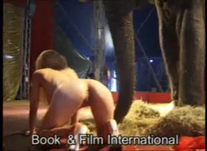 Video :Skinny naked girl wants to have animal sex with elephant