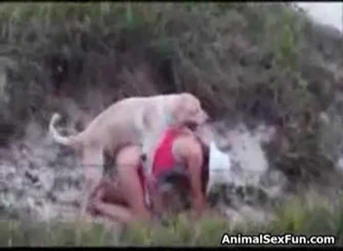 Video :Outdoor animal sex fun with woman and dog