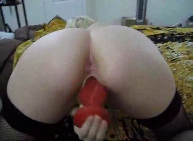 Video :Big hard dildo got used by kinky teen while masturbating