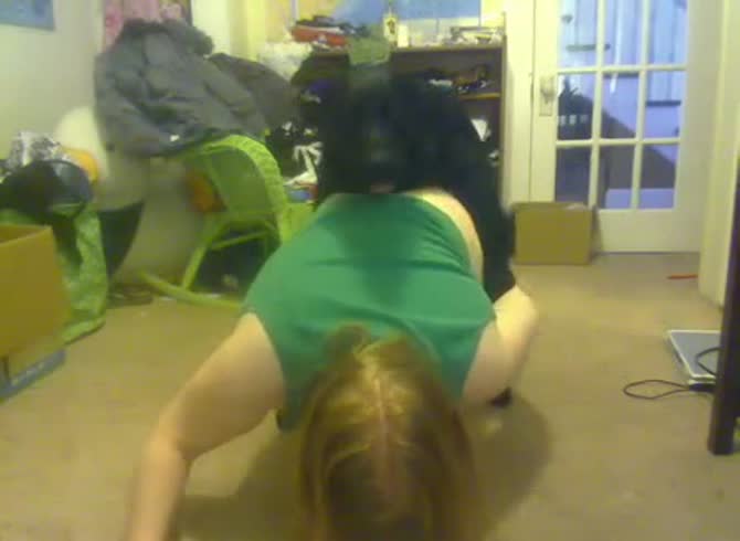 Video :Black dog fucking and banging a blonde webcam slut