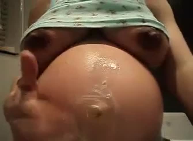 Video :Amateur pregnant webcam slut playing with her tits