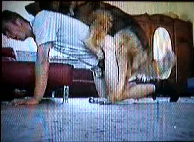 Video :Gay beastiality porno with amateur gay and his pet dog