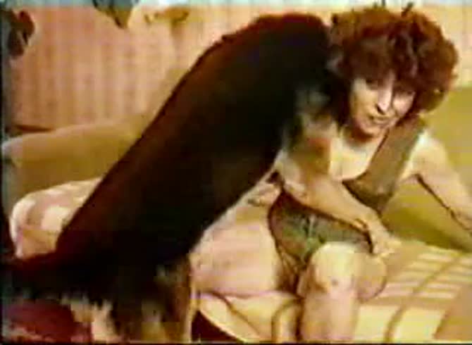 Video :Kinky matured slut got dog sex on the couch
